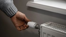 Ce se va întâmpla cu românii care se încălzesc cu lemne? Cât vor plăti la căldură în iarna aceasta